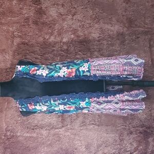 Belle Du Jour Lave and Floral Sleeveless Cardigan